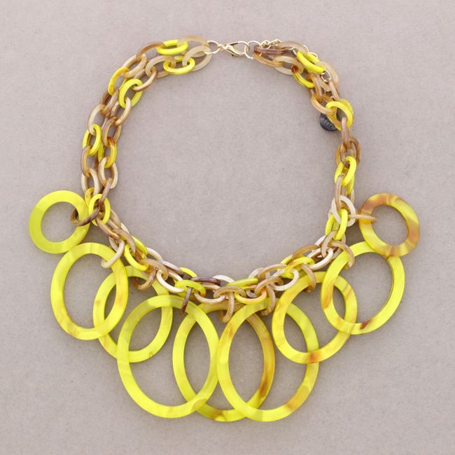SHORT NECKLACE LINK RESIN HOOPS