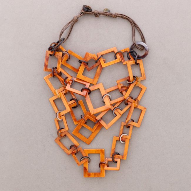 TRIPLE RESIN LINK NECKLACE