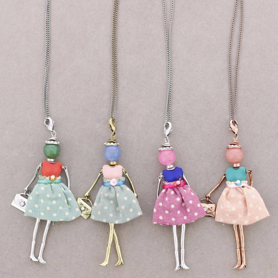 LONG PENDANT NECKLACE DOLL