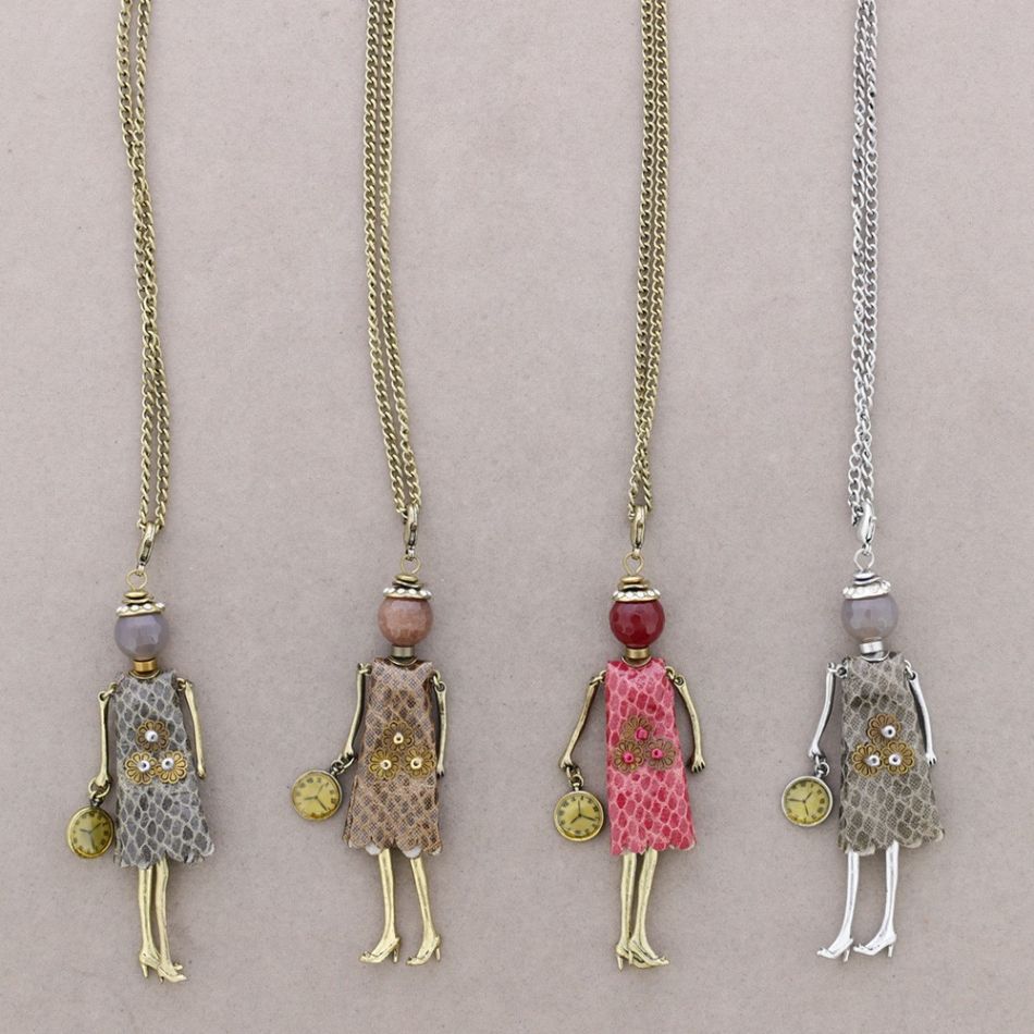 LONG PENDANT NECKLACE DOLL