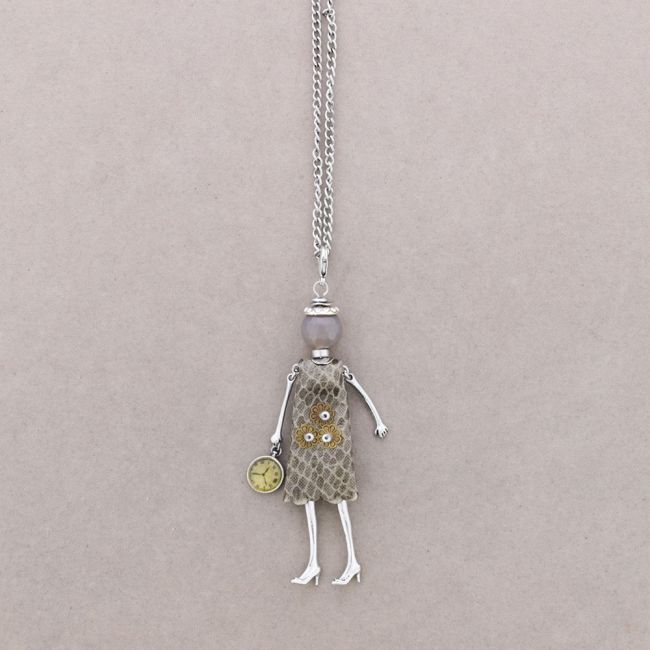 LONG PENDANT NECKLACE DOLL