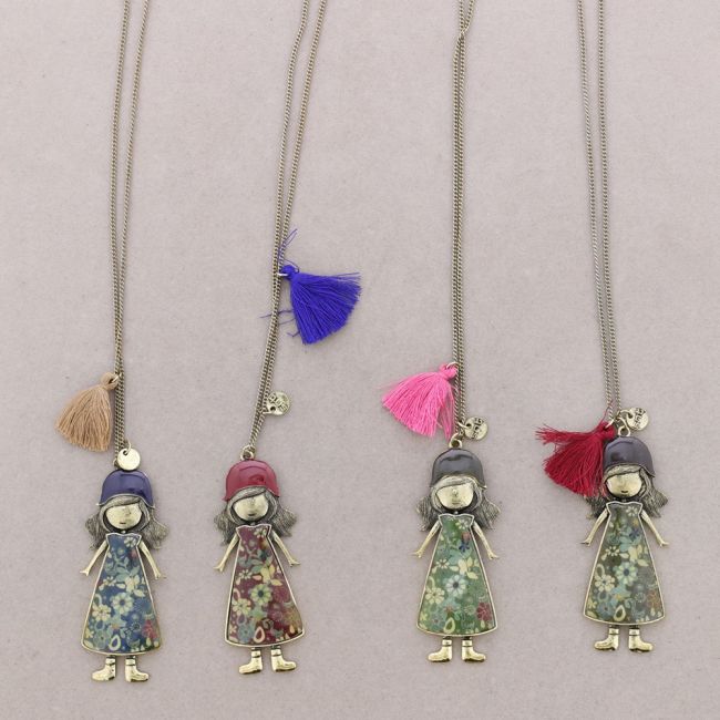 LONG PENDANT NECKLACE DOLL