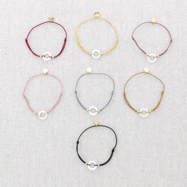 ELASTIC STEEL BRACELET WITH NACRE RING