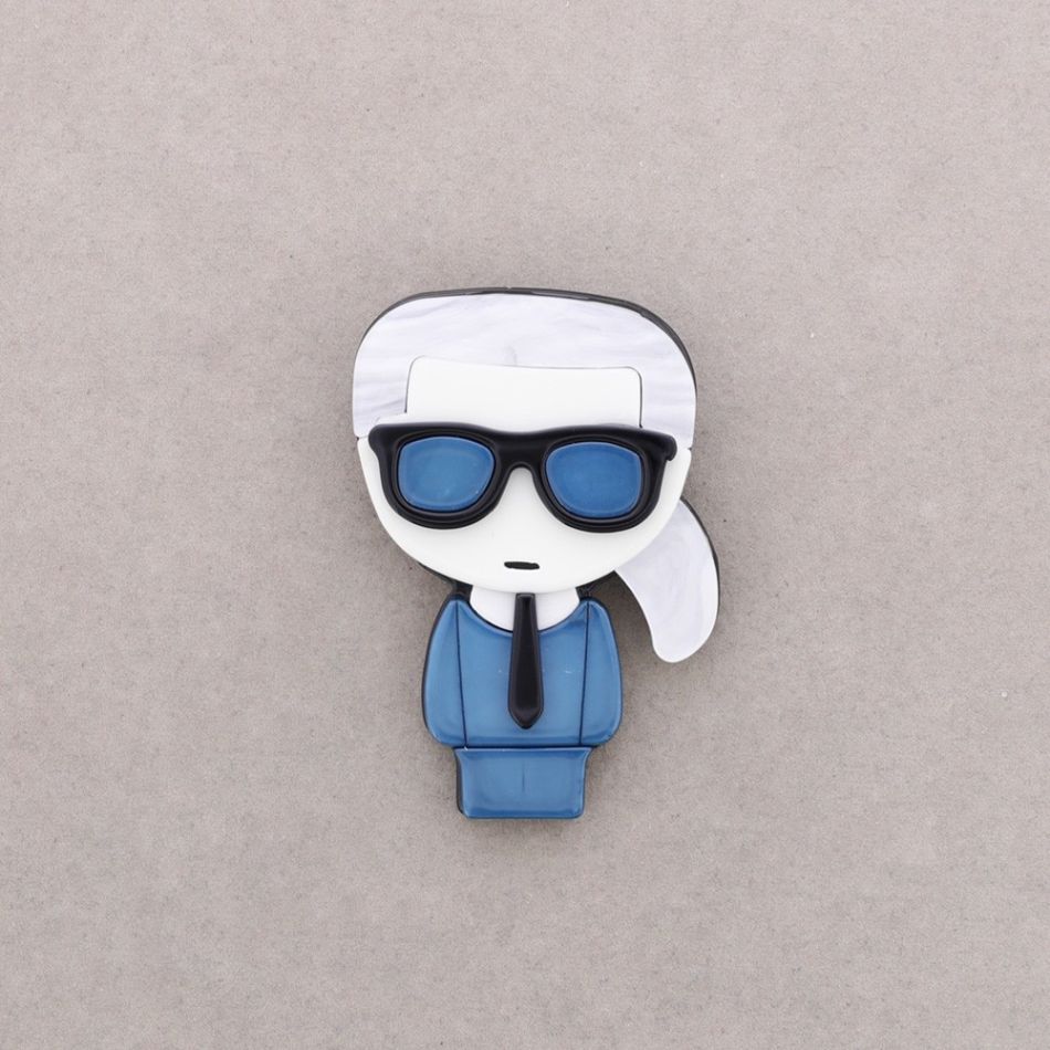 RESIN BUST BROOCH
