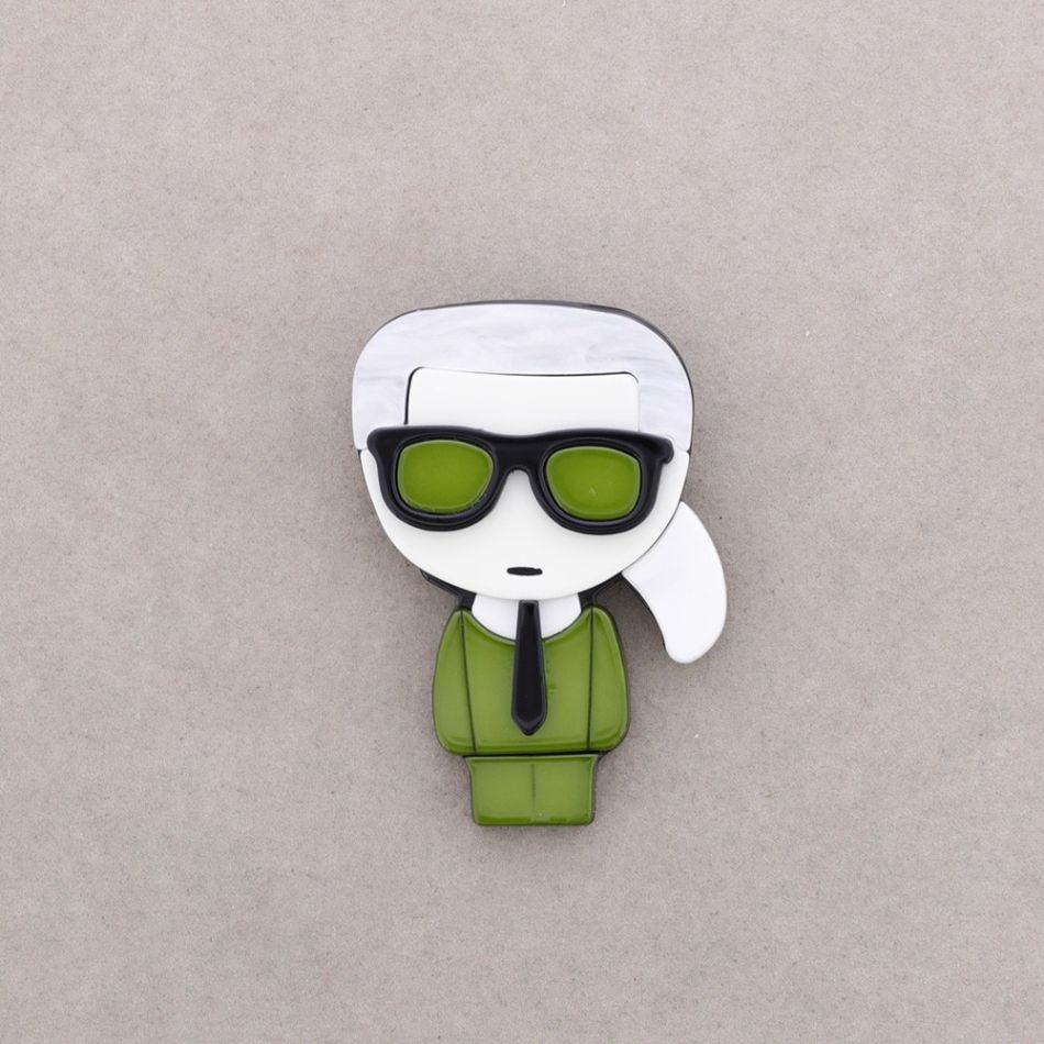 RESIN BUST BROOCH