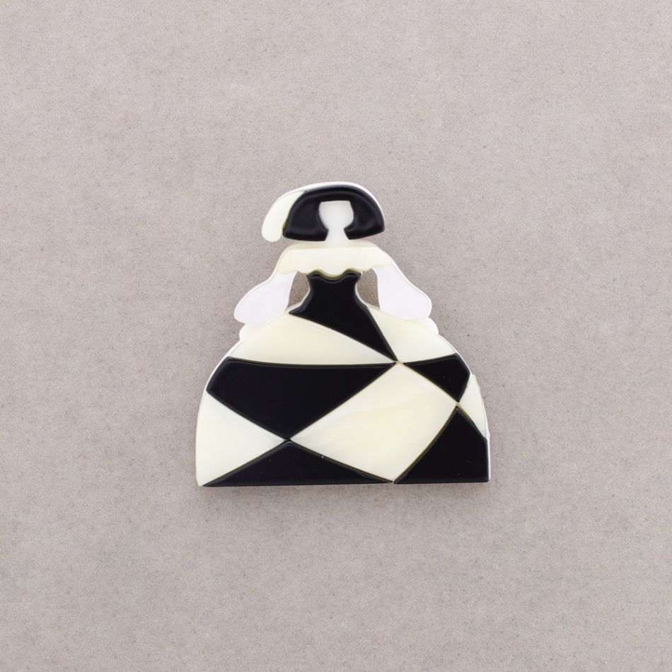 RESIN MENINA BROOCH