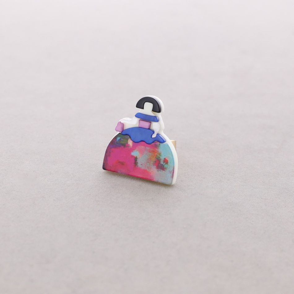 GIRL RESIN RING