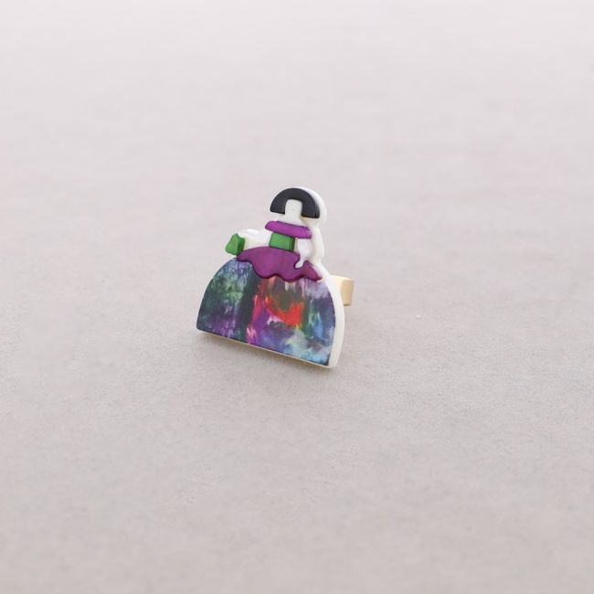 GIRL RESIN RING