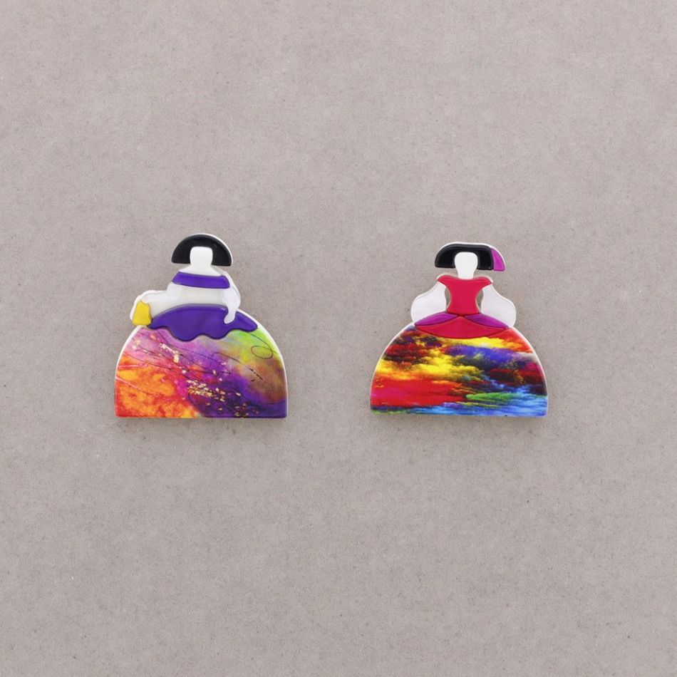 BROCHE SET 2 MENINAS RESINA