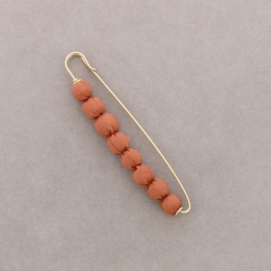 BROOCH WITH COATED BALLS