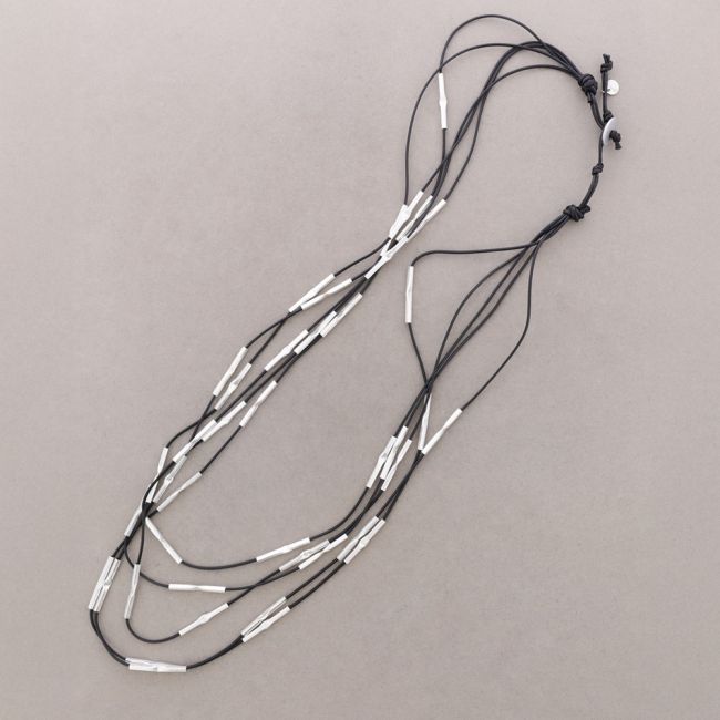 COLLAR LARGO 5 FILAS CUERO CUENTAS METAL