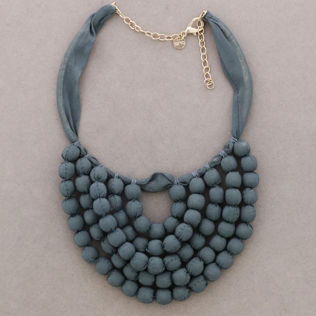 SHORT NECKLACE WITH 5 STRIPS AND COATED BALLS
