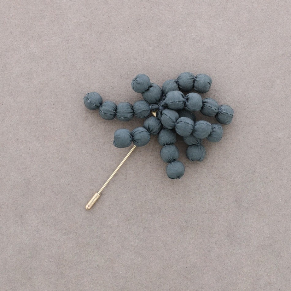 BROCHE AGUJA FLOR BOLAS REVESTIDAS