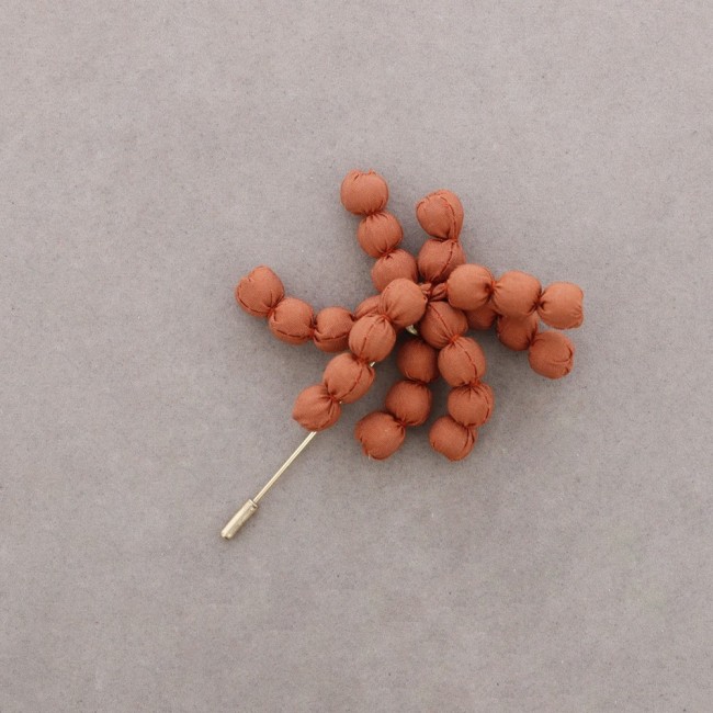 BROCHE AGUJA FLOR BOLAS REVESTIDAS