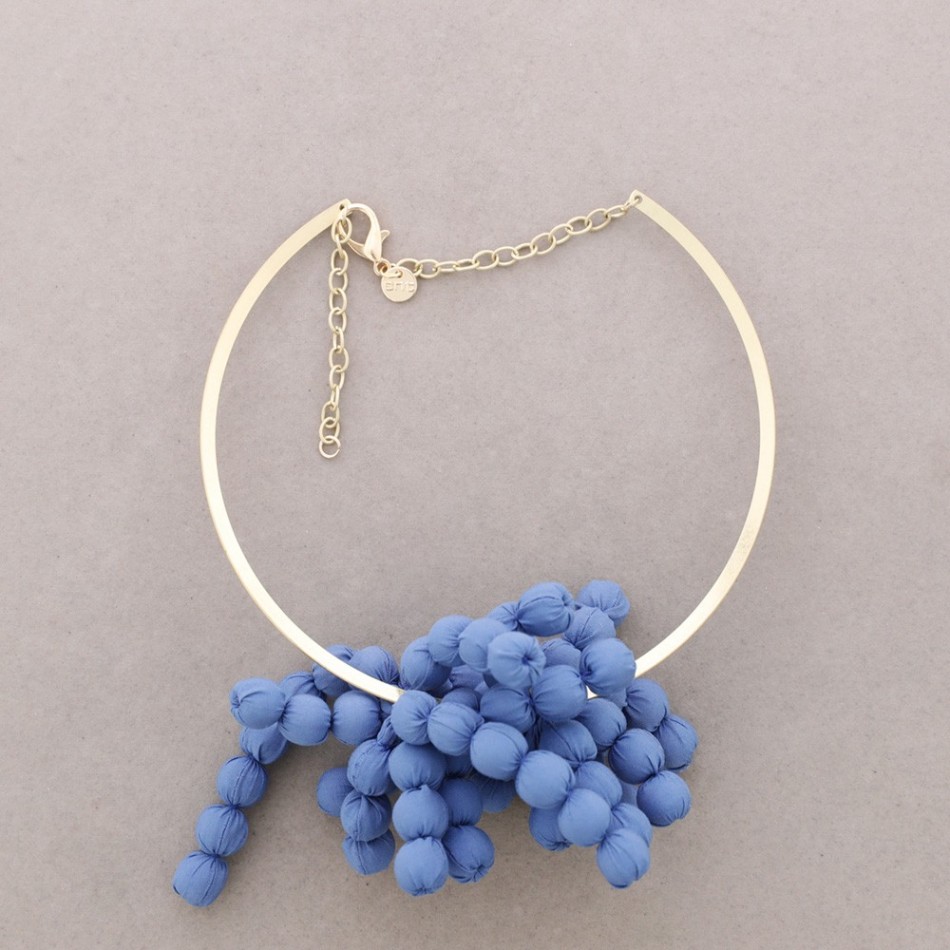FLOWER SHORT NECKLACE WITH COATED BALLS