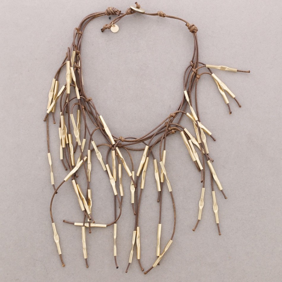 LEATHER FRINGE SHORT NECKLACE WITH METAL BEADS