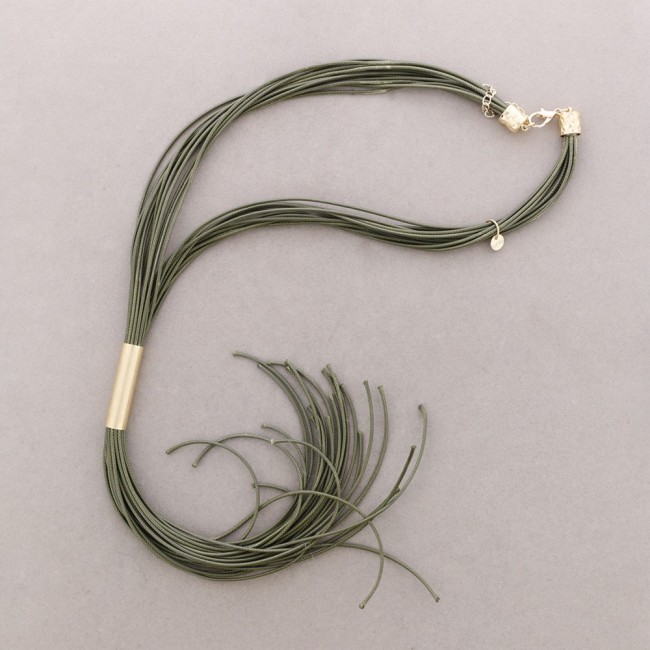 COLLAR CUERO AJUSTABLE CUENTAS METAL