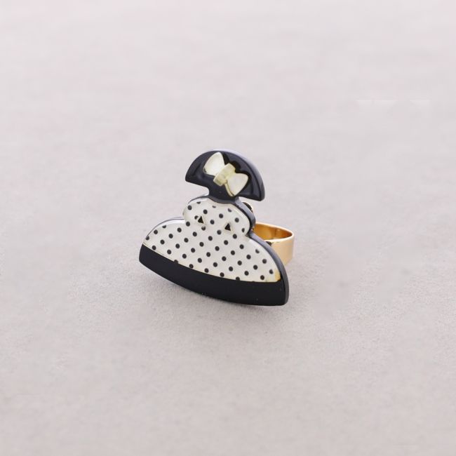 GIRL RESIN RING