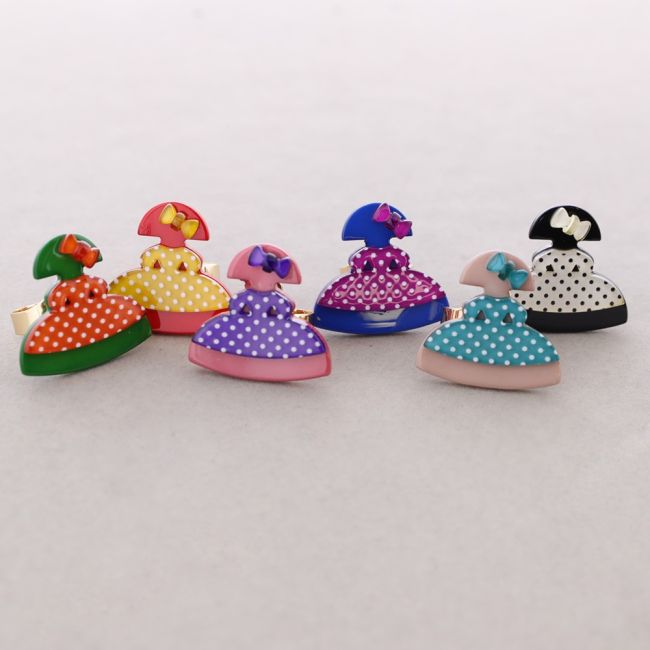 GIRL RESIN RING