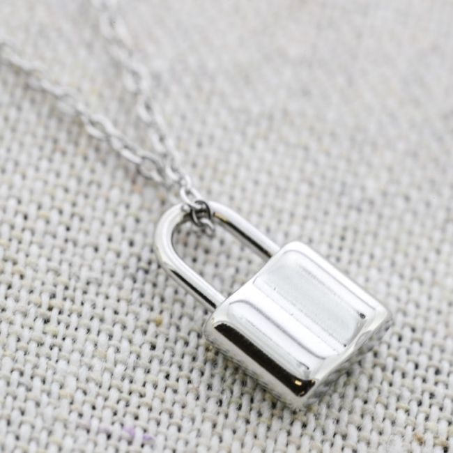 STEEL PADLOCK PENDANT SHORT NECKLACE