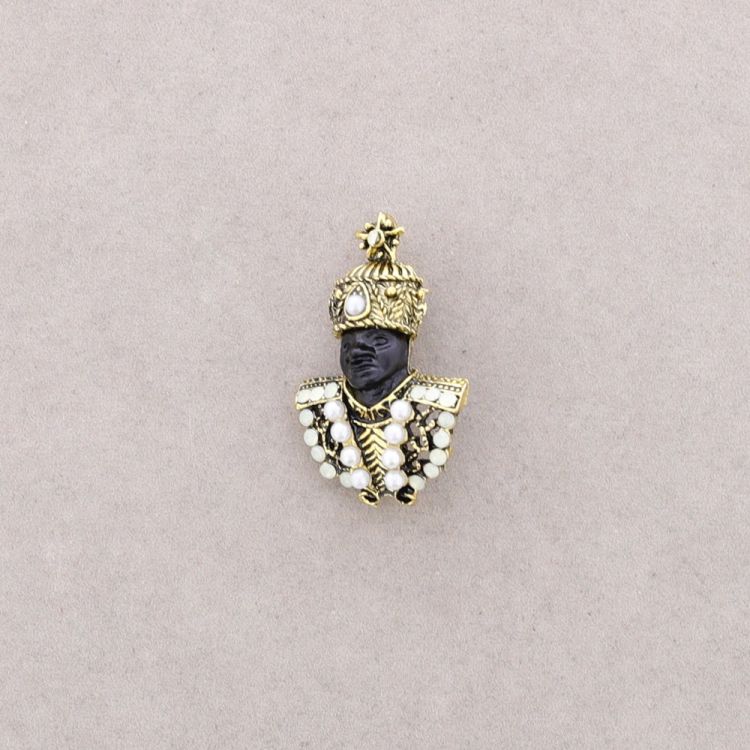 Little head brooch with crystals and pearls 2