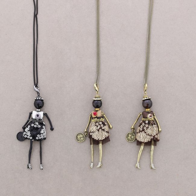 LONG PENDANT NECKLACE DOLL