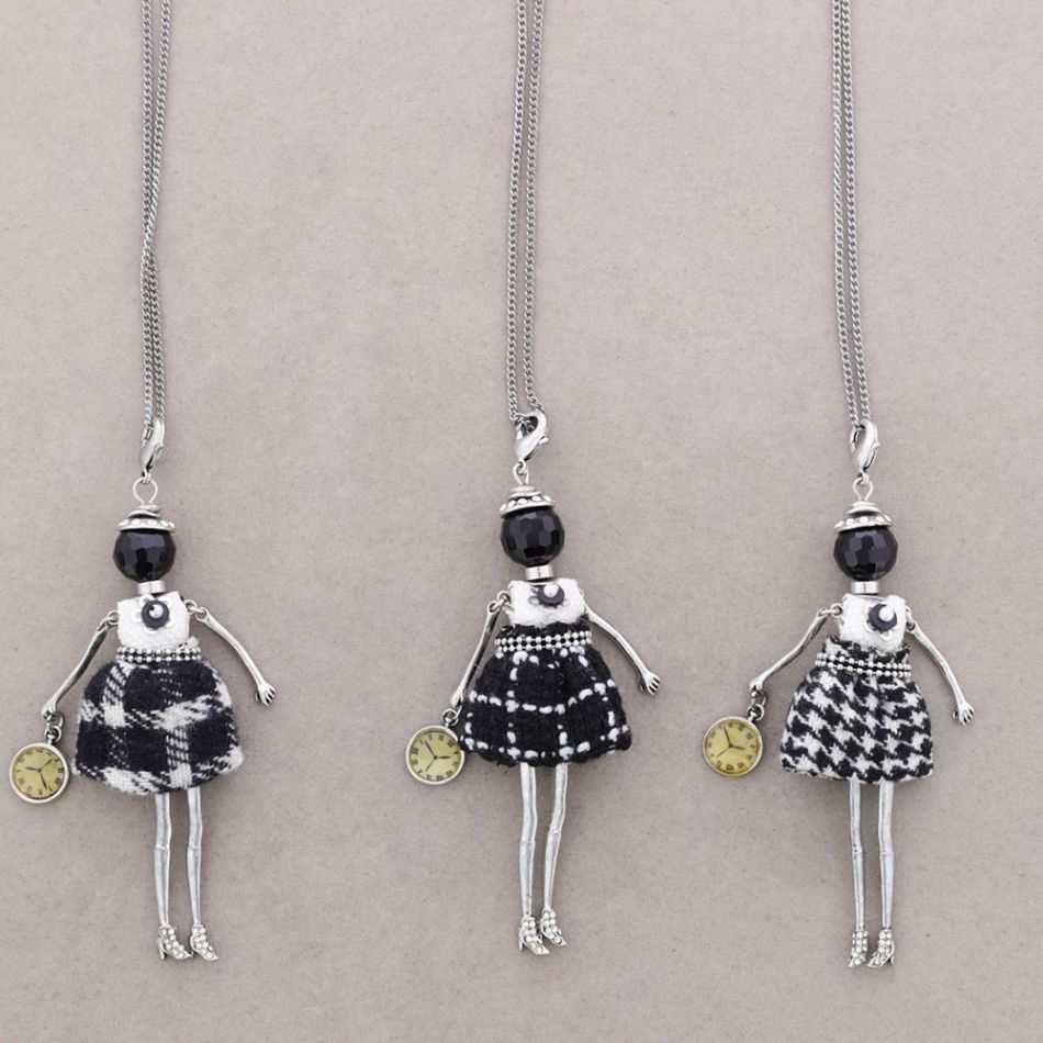 LONG PENDANT NECKLACE DOLL