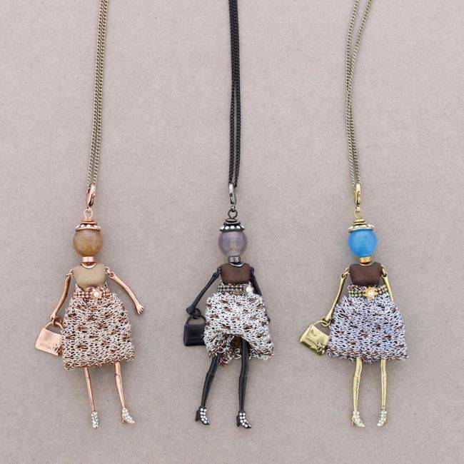 LONG PENDANT NECKLACE DOLL
