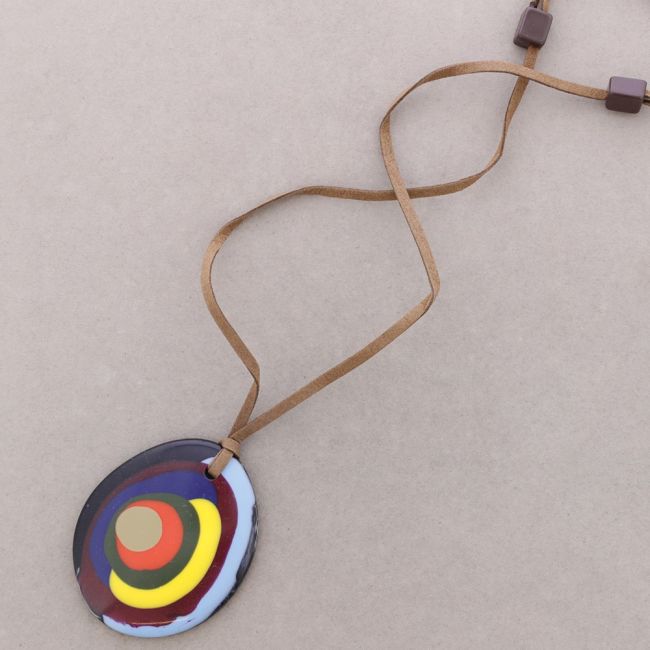 COLLAR LARGO COLGANTE MEDALLON RESINA