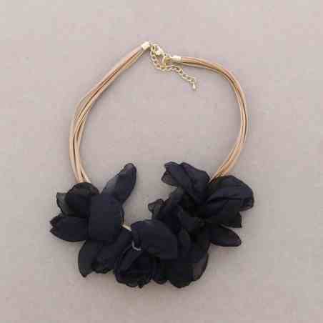 THREE FLOWERS SHORT NECKLACE