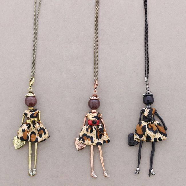 LONG PENDANT NECKLACE DOLL