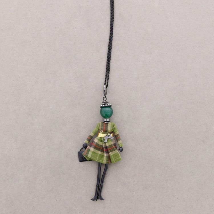 LONG PENDANT NECKLACE DOLL