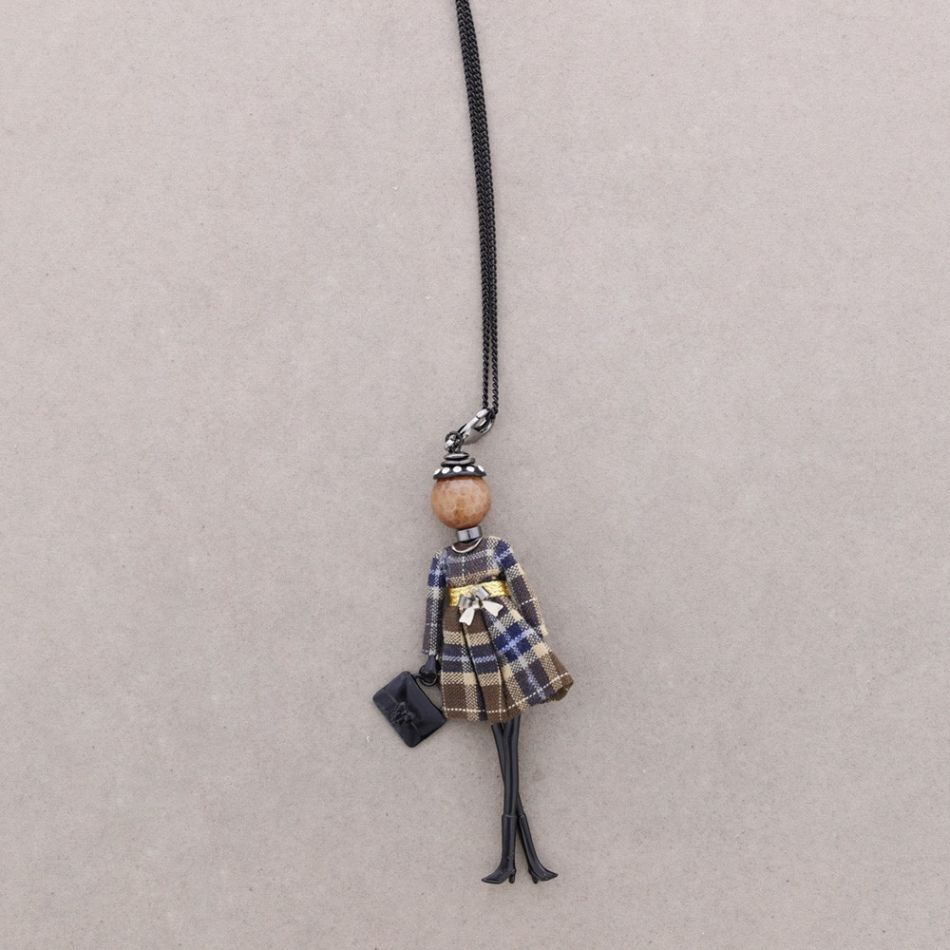 LONG PENDANT NECKLACE DOLL