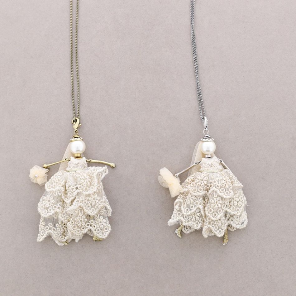 LONG PENDANT NECKLACE DOLL