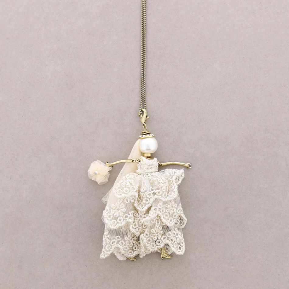 LONG PENDANT NECKLACE DOLL