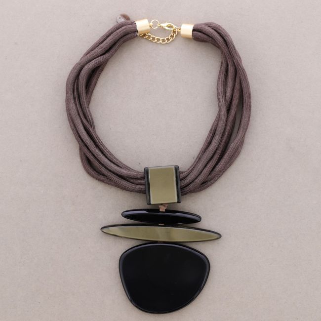 RESIN PENDANT NECKLACE