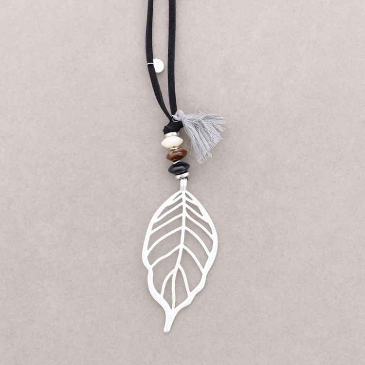 COLLAR LARGO COLGANTE HOJA METAL