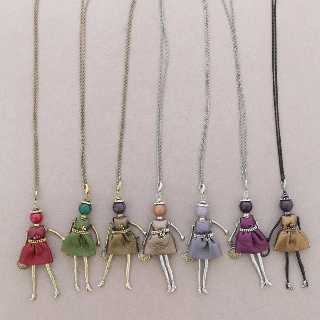 LONG PENDANT NECKLACE DOLL